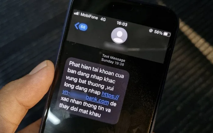 Ảnh minh họa — Nhan tin nhắn nguy hiểm có thể làm bạn mất sạch tiền trong tài khoản ngân hàng