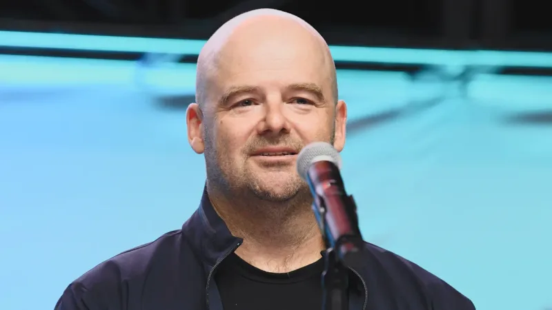 Dan Houser: công ty nên làm bản đĩa vật lý nếu người chơi muốn