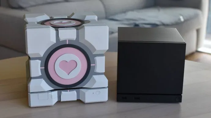 Dbrand gỡ bán vỏ Steam Machine Companion Cube và hoàn tiền vì chưa xin phép Valve